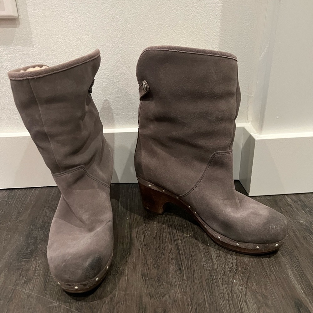 UGG size 7.5 shearling lined clog